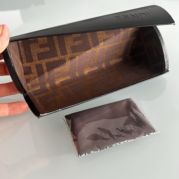 Fendi glasses case - Picture 2 of 5